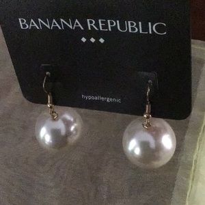 Banana Republic pearl earrings for pierced ears